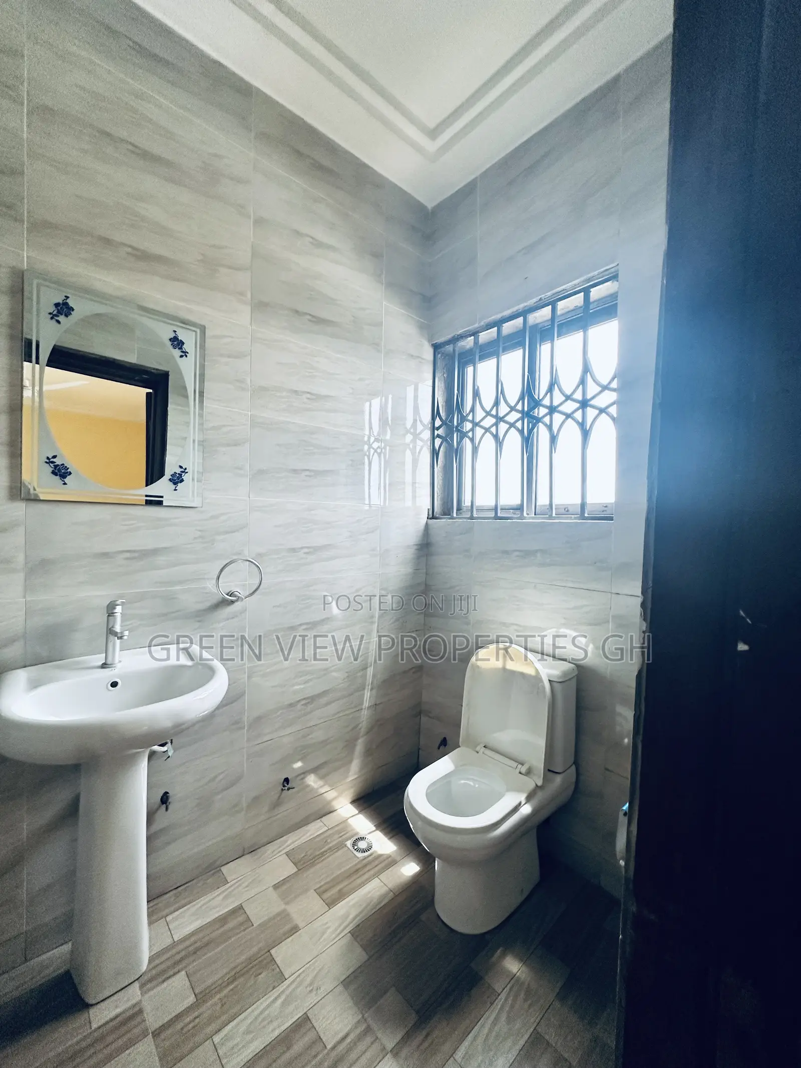 2bdrm Apartment in West Hills Mall Area for rent