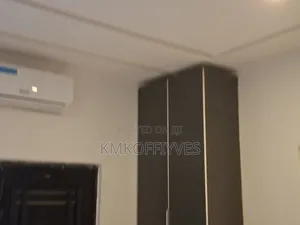 3bdrm Apartment in Lake Side Estate for sale