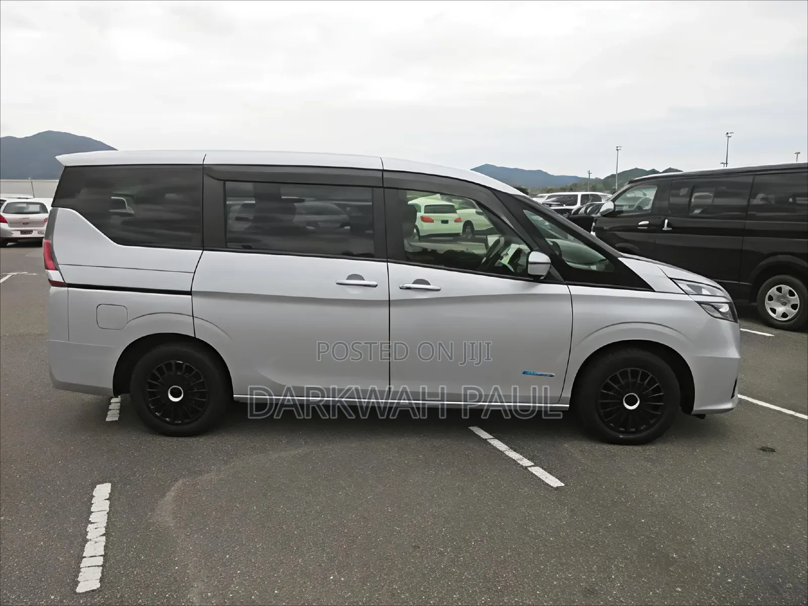 Nissan Serena 2017 Silver