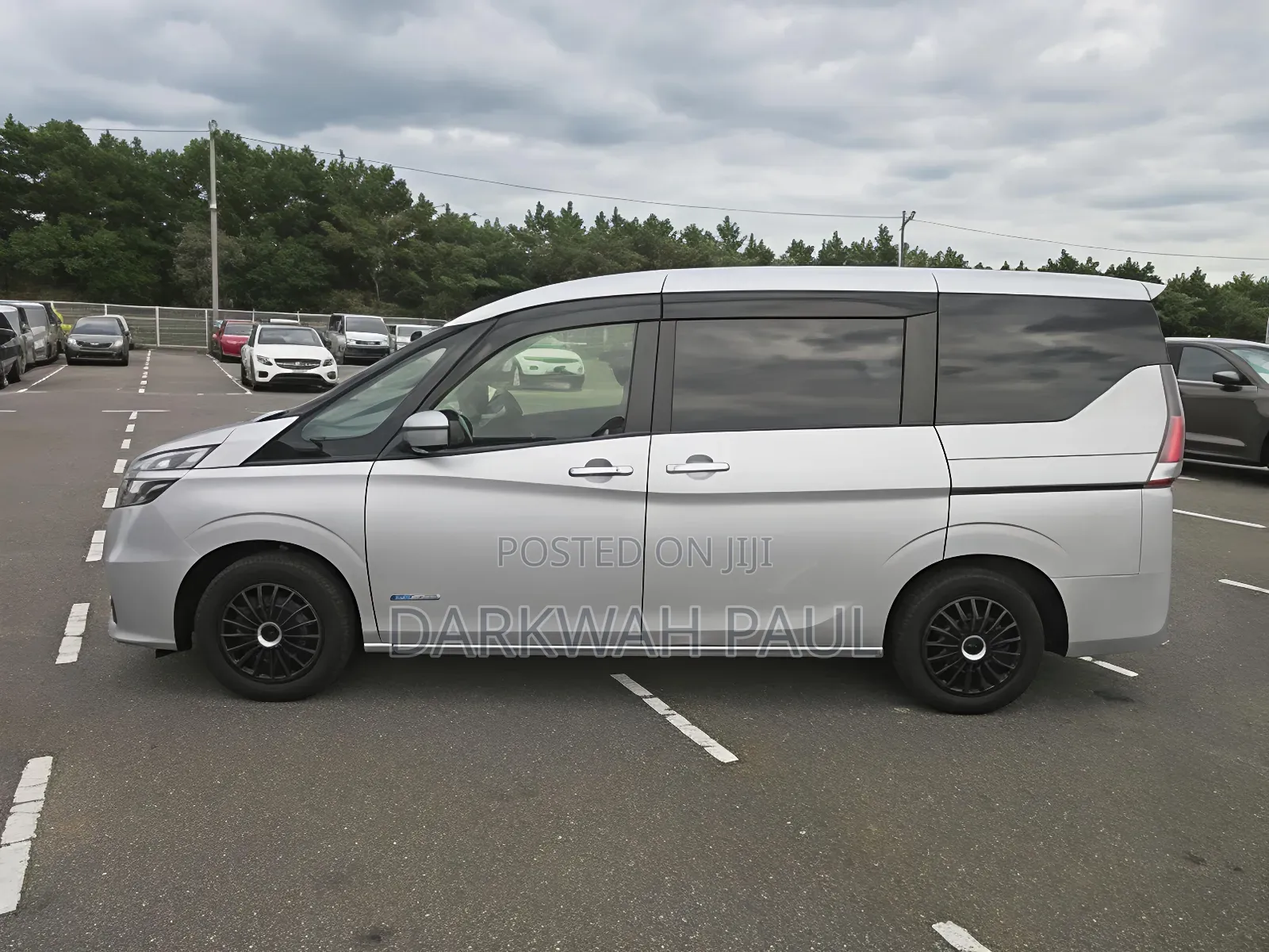 Nissan Serena 2017 Silver