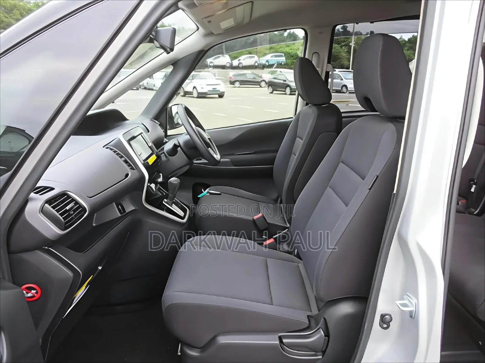 Nissan Serena 2017 Silver