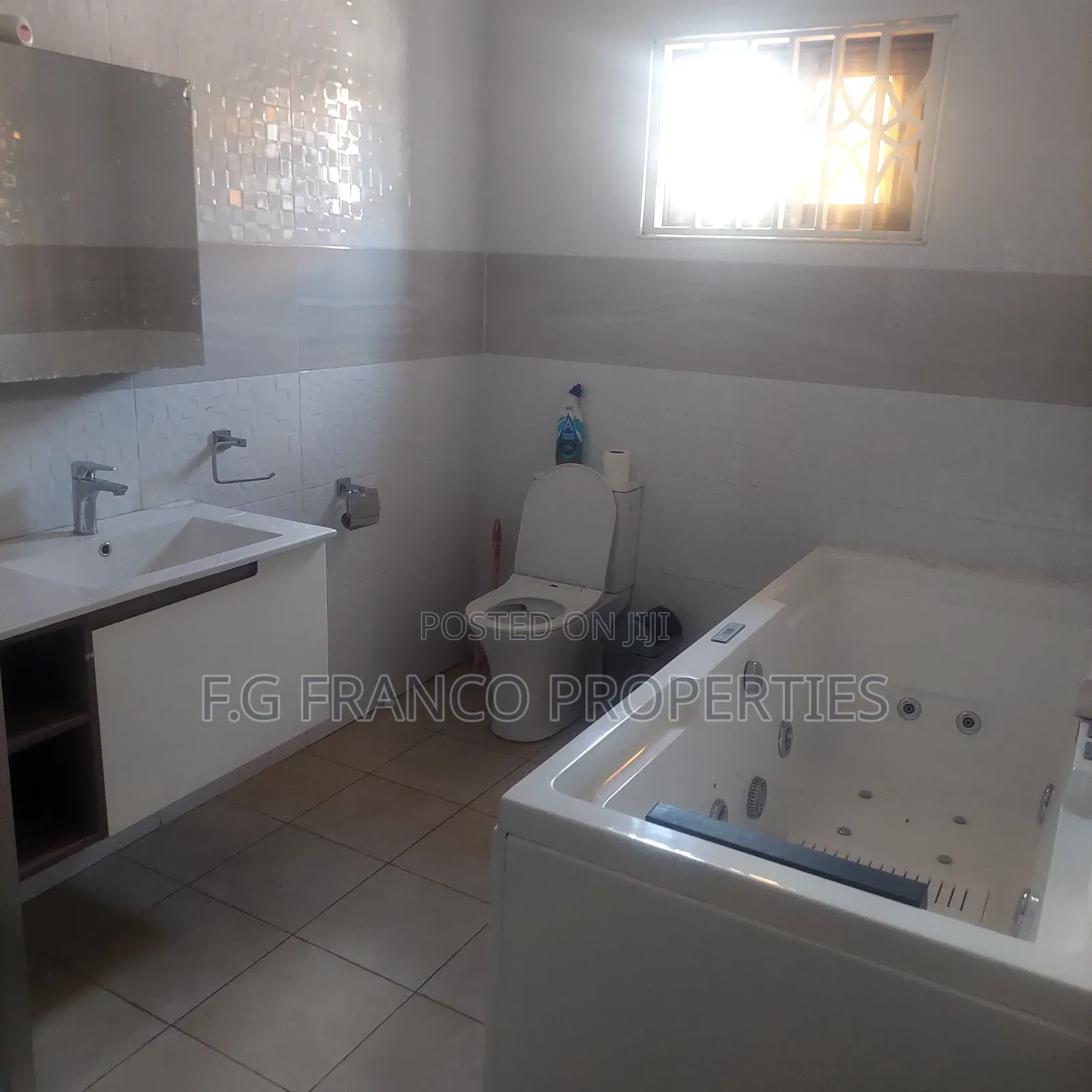 6bdrm House in Kg Franco Properties, Airport Residential Area for rent