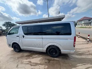 Toyota Grand HiAce 2012 Silver