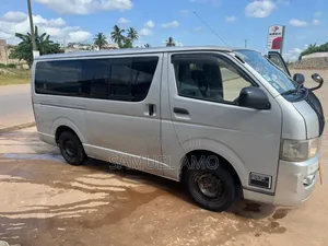 Toyota Grand HiAce 2012 Silver