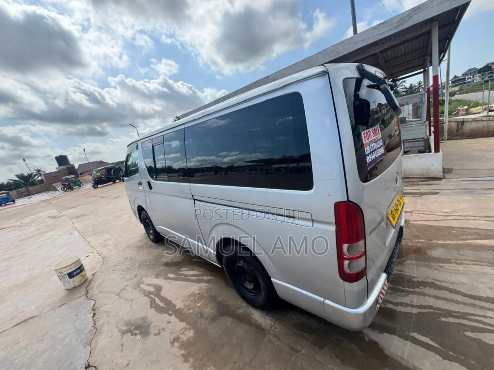 Toyota Grand HiAce 2012 Silver