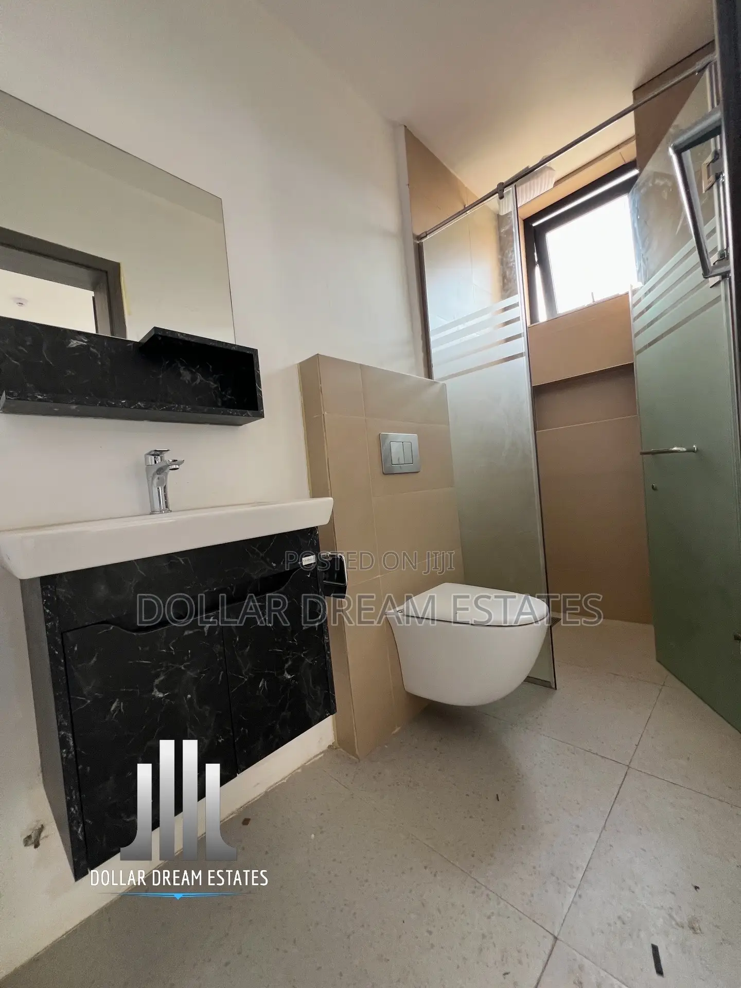 4bdrm Townhouse / Terrace in Adjiriganor for rent
