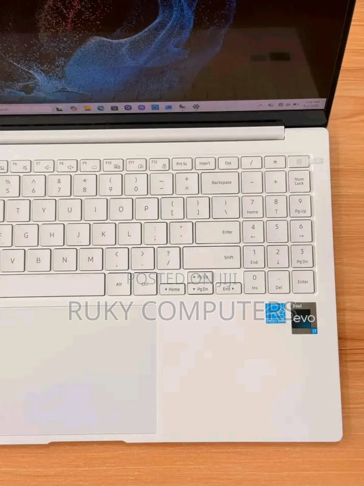 New Laptop Samsung Galaxy Book4 Pro 16GB Intel Core i7 SSD 512GB