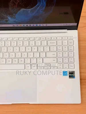 New Laptop Samsung Galaxy Book4 Pro 16GB Intel Core i7 SSD 512GB