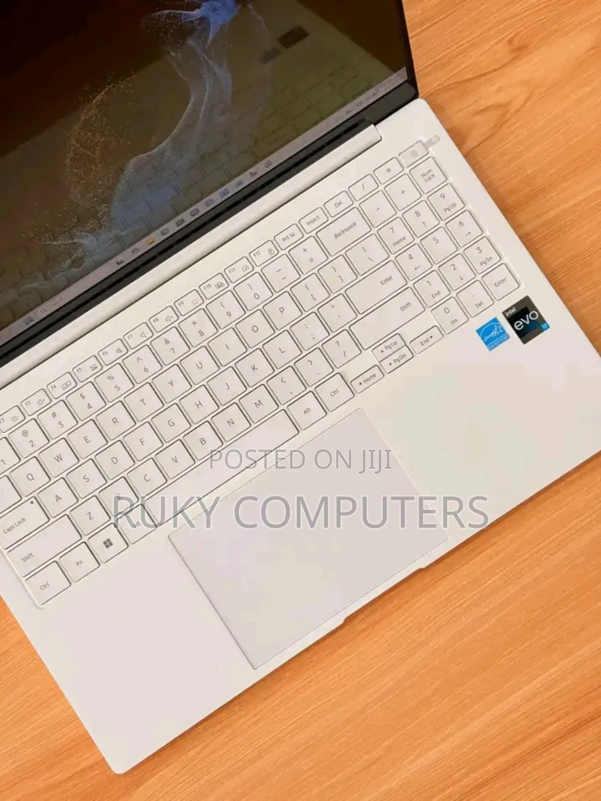 New Laptop Samsung Galaxy Book4 Pro 16GB Intel Core i7 SSD 512GB