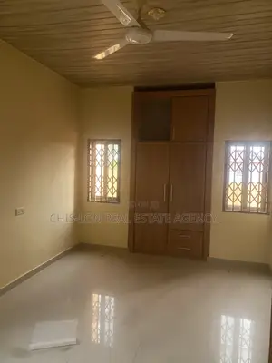 10bdrm Duplex in Chis-Lon Broker’S, Toll Booth for rent