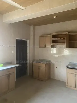 10bdrm Duplex in Chis-Lon Broker’S, Toll Booth for rent