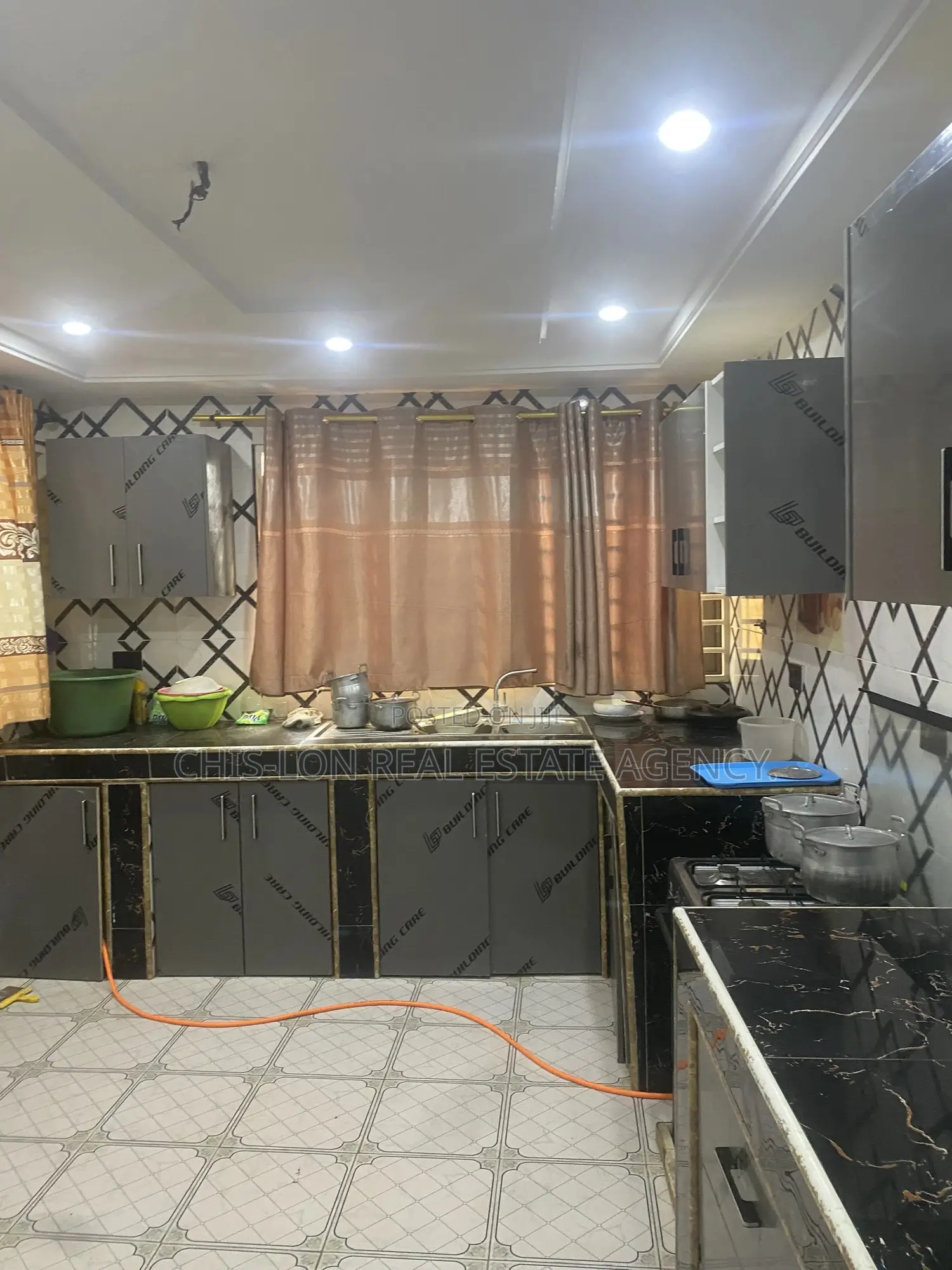 5bdrm Duplex in Chis-Lon Broker’S, Toll Booth for rent