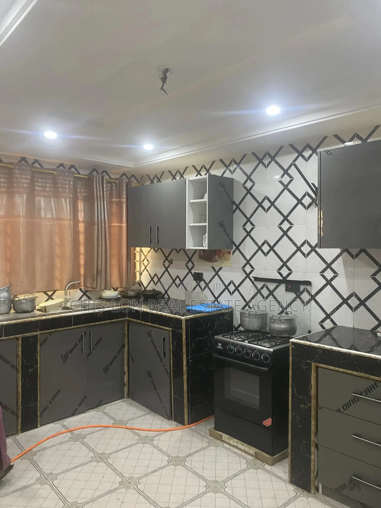 5bdrm Duplex in Chis-Lon Broker’S, Toll Booth for rent