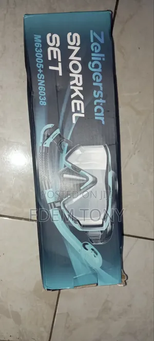 Zeligerstar Snorkel Set Designed for Underwater Exploration