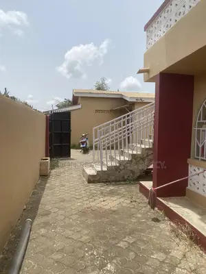 4bdrm Apartment in Chis-Lon Broker’S, New Market for rent