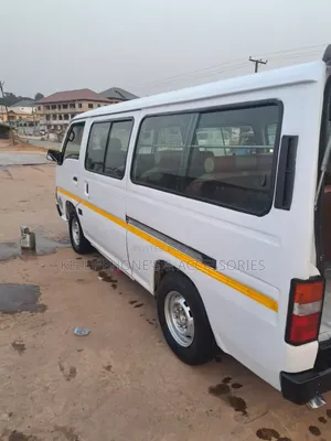 Nissan Caravan (Urvan) 2000 White