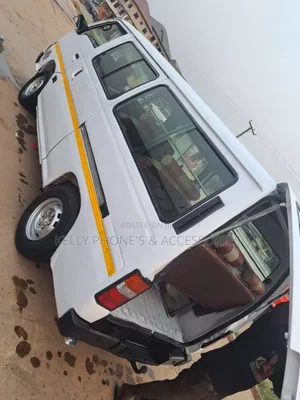 Nissan Caravan (Urvan) 2000 White