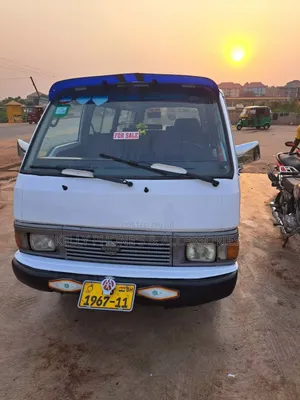 Nissan Caravan (Urvan) 2004 White