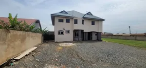 9bdrm Apartment in Begye, Dawhenya for sale