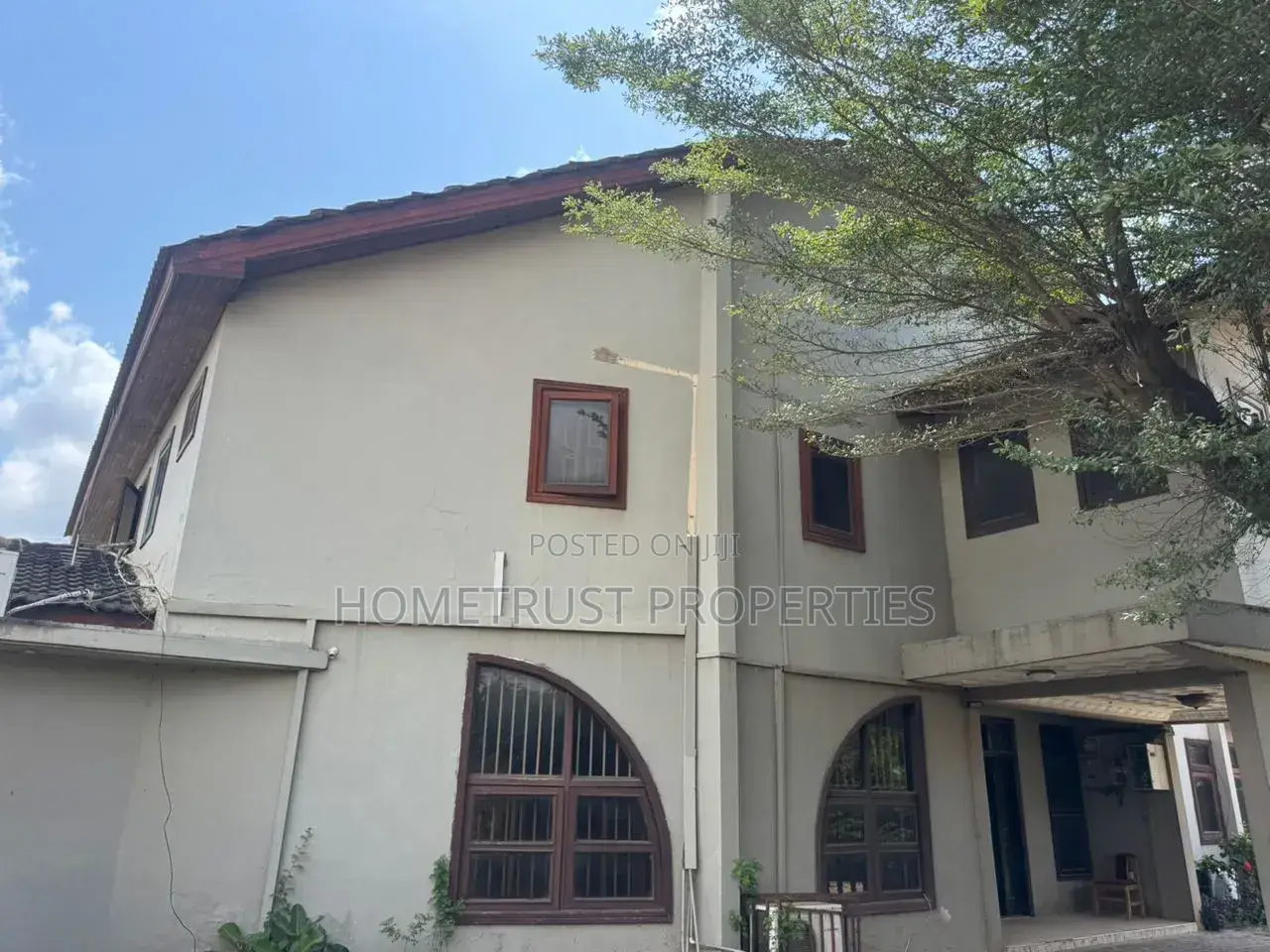 6bdrm House in Achimota Abc, Mile 7 for sale