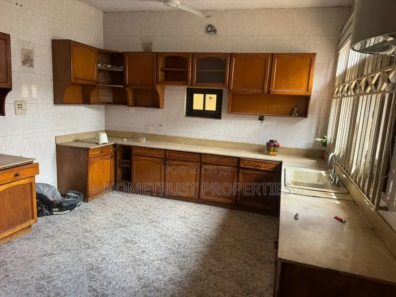 6bdrm House in Achimota Abc, Mile 7 for sale