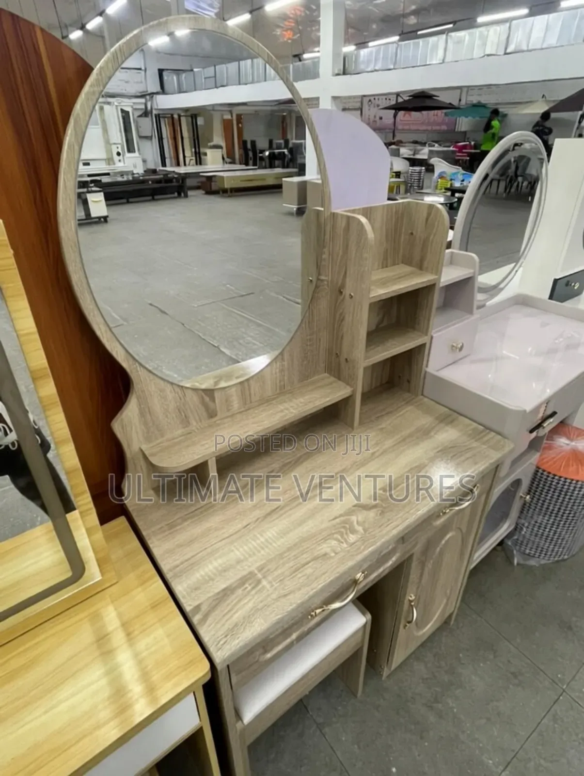 Dressing Table With Oval Mirror