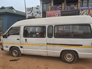 Toyota HiAce 2000 White