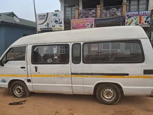 Toyota HiAce 2000 White