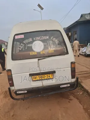 Toyota HiAce 2000 White