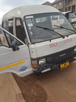 Toyota HiAce 2000 White