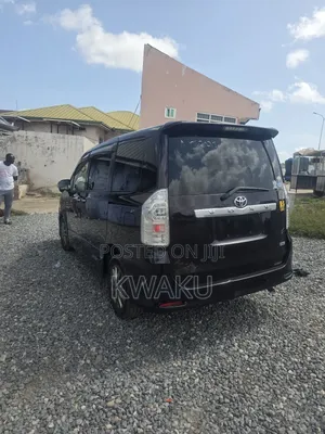 Toyota Voxy 2013 Purple