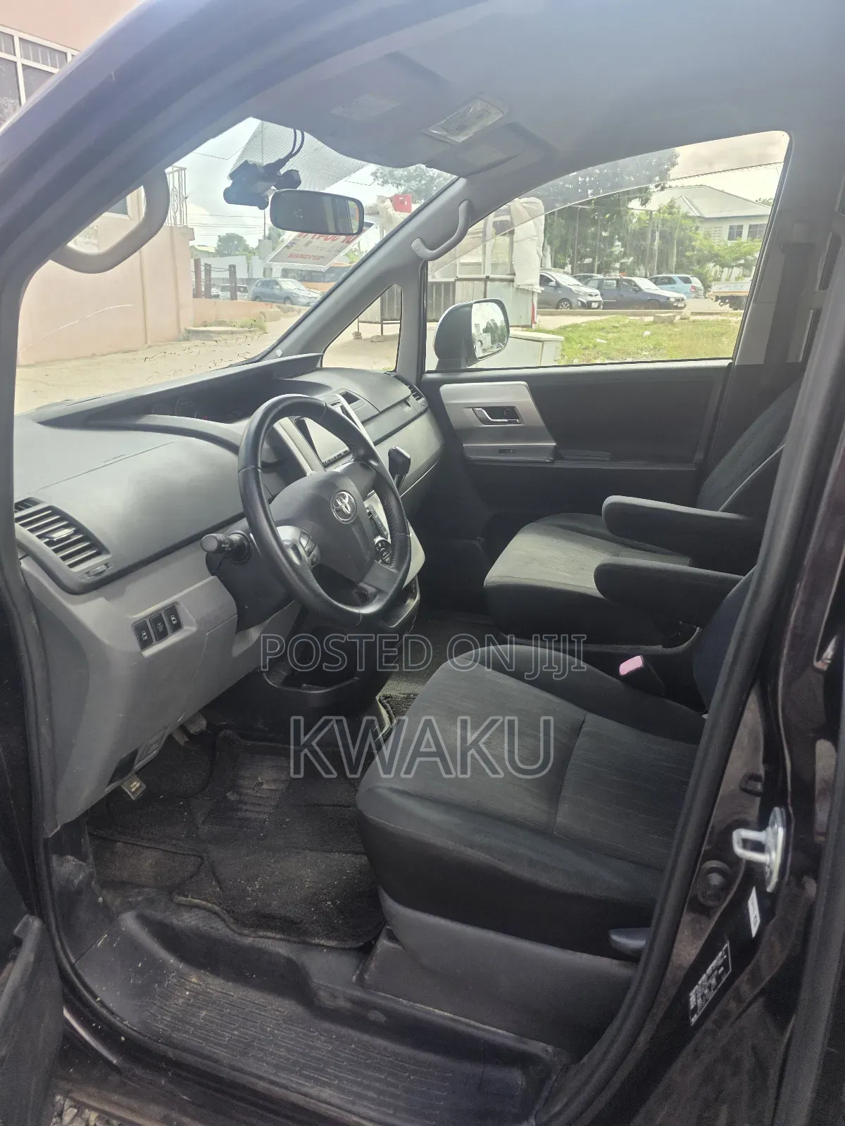 Toyota Voxy 2013 Purple