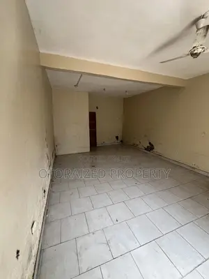 A Low-Cost Single Shop Around a Busy Nana-Krom Melcom Is Up for Rent