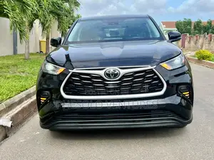Toyota Highlander LE AWD 2023 Black