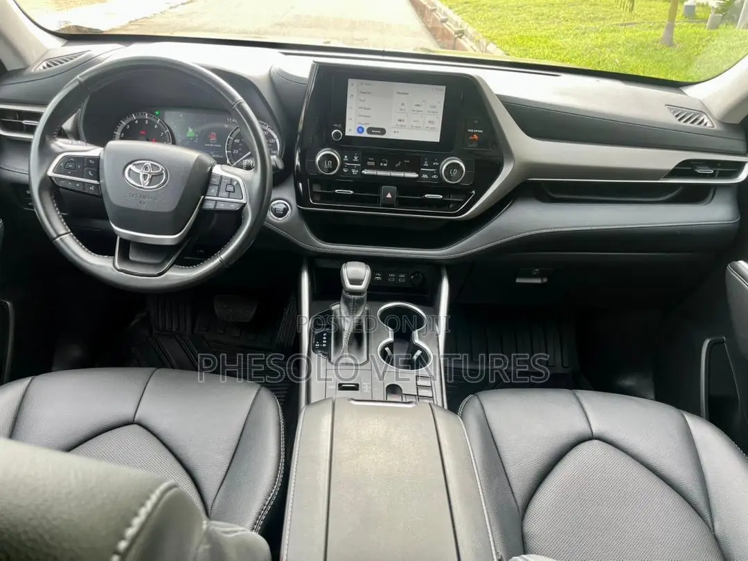 Toyota Highlander LE AWD 2023 Black