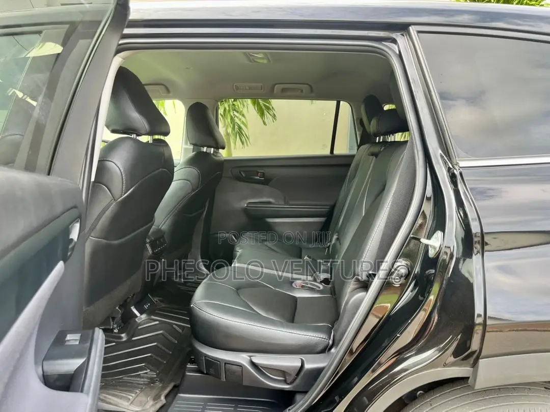 Toyota Highlander LE AWD 2023 Black