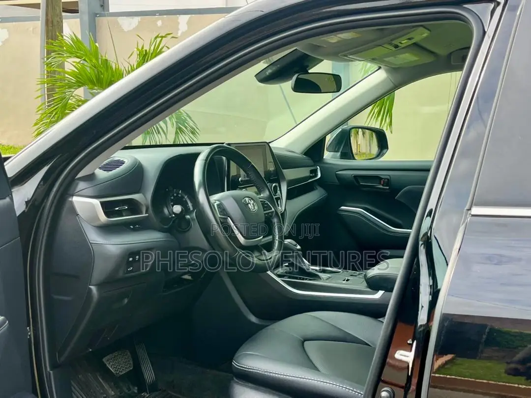 Toyota Highlander LE AWD 2023 Black