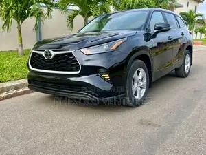Toyota Highlander LE AWD 2023 Black