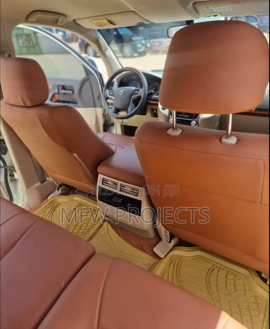 Toyota Land Cruiser 4.0 V6 GX-R 2013 White