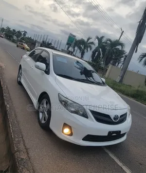 Toyota Corolla S Special Edition 4dr Sedan (1.8L 4cyl 4A) 2013 White
