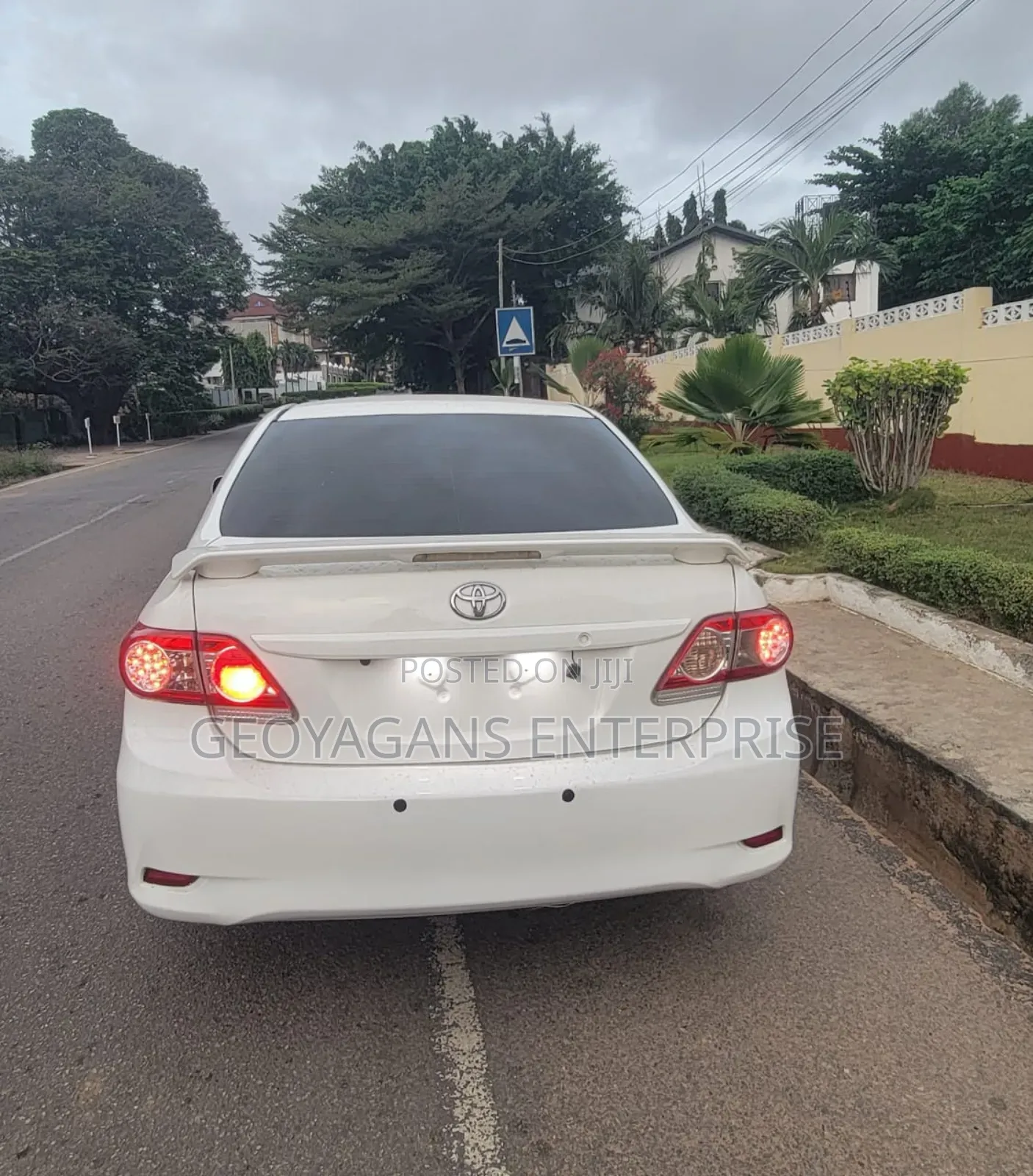Toyota Corolla S Special Edition 4dr Sedan (1.8L 4cyl 4A) 2013 White
