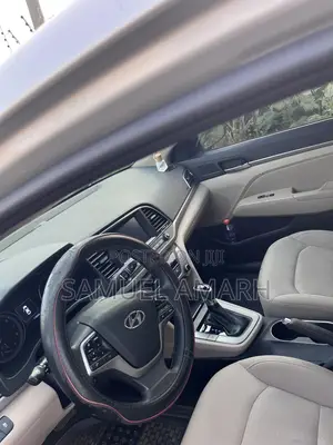 Hyundai Elantra SE 2018 Gold