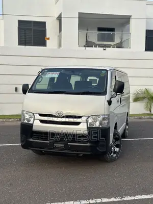 Toyota HiAce 2014 White