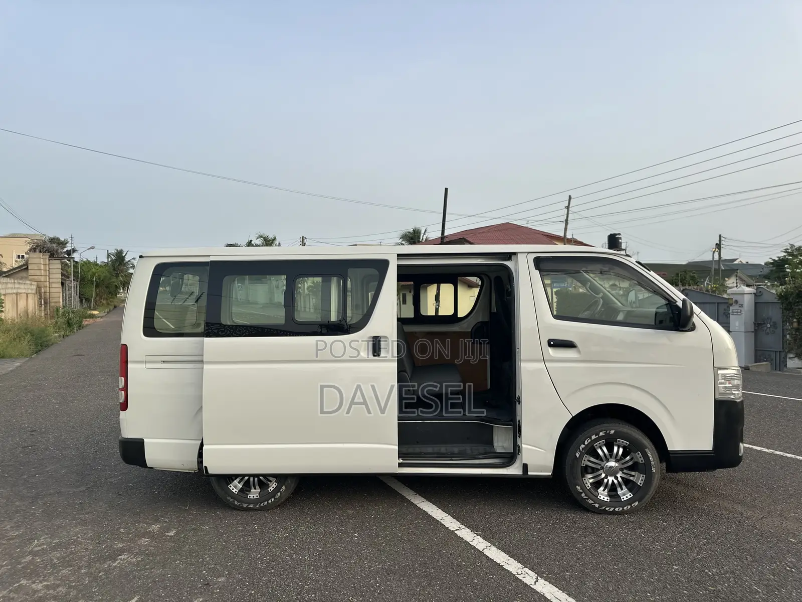 Toyota HiAce 2014 White