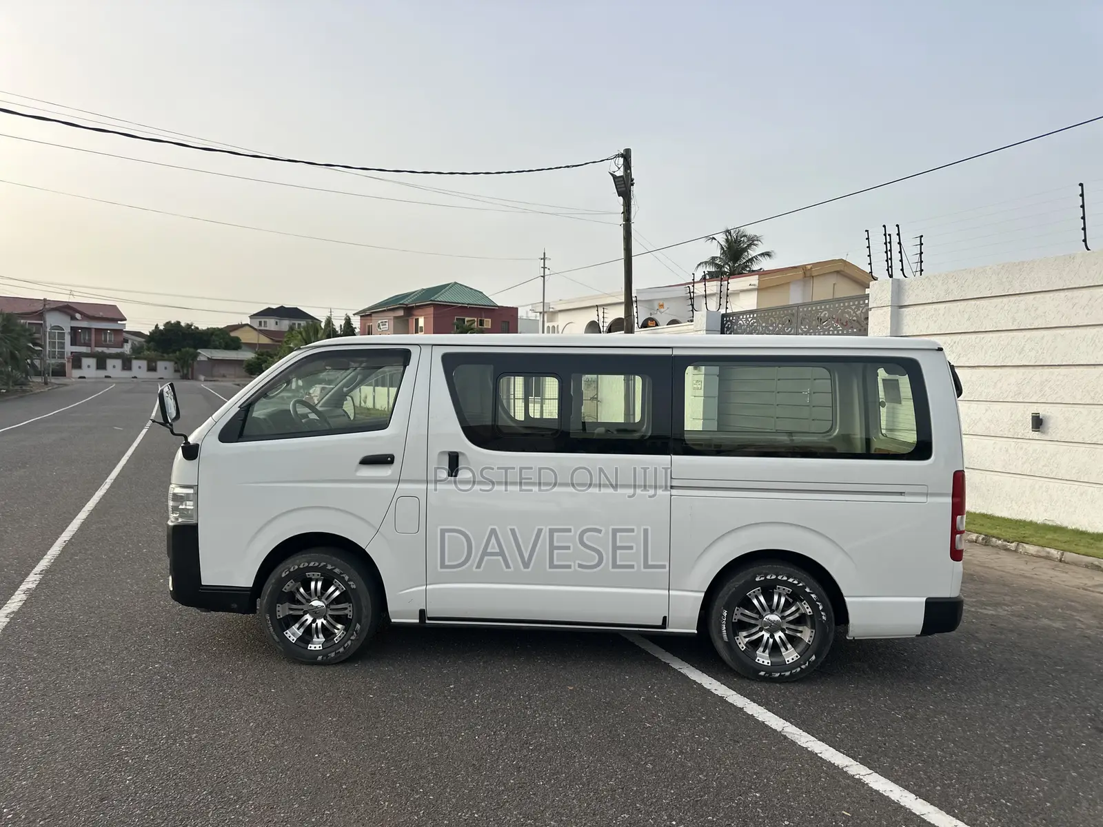 Toyota HiAce 2014 White