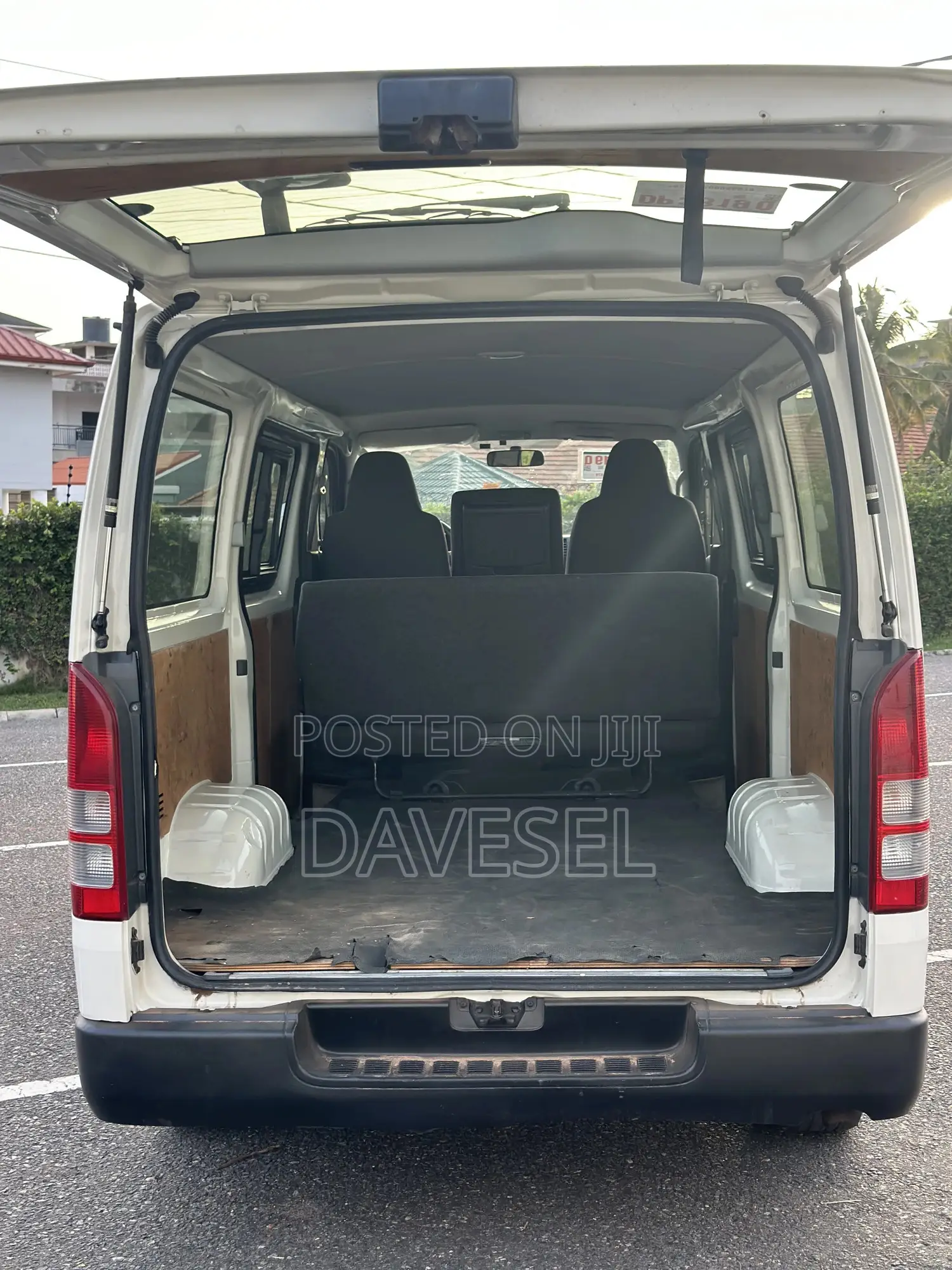Toyota HiAce 2014 White