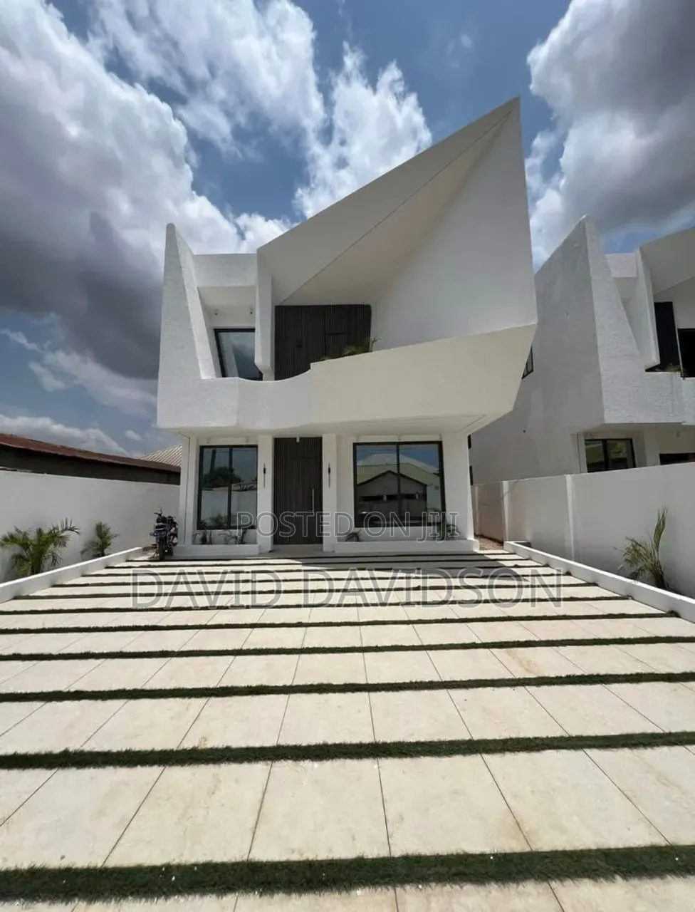 3bdrm House in 3 Bedroom House, Tema Metropolitan for sale