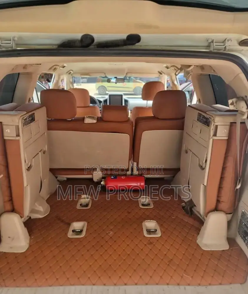 Toyota Land Cruiser 4.0 V6 GX-R 2013 White