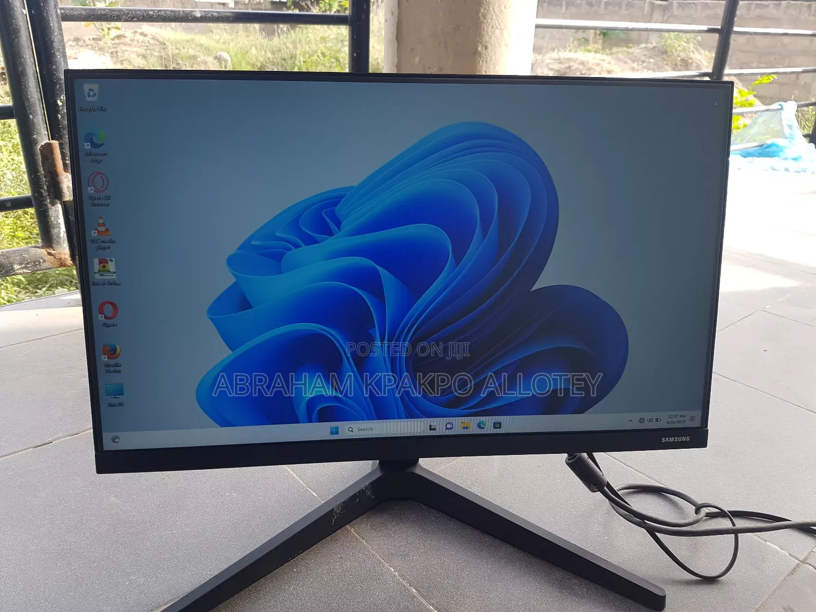 Samsung 22" Edgless Gaming Monitor