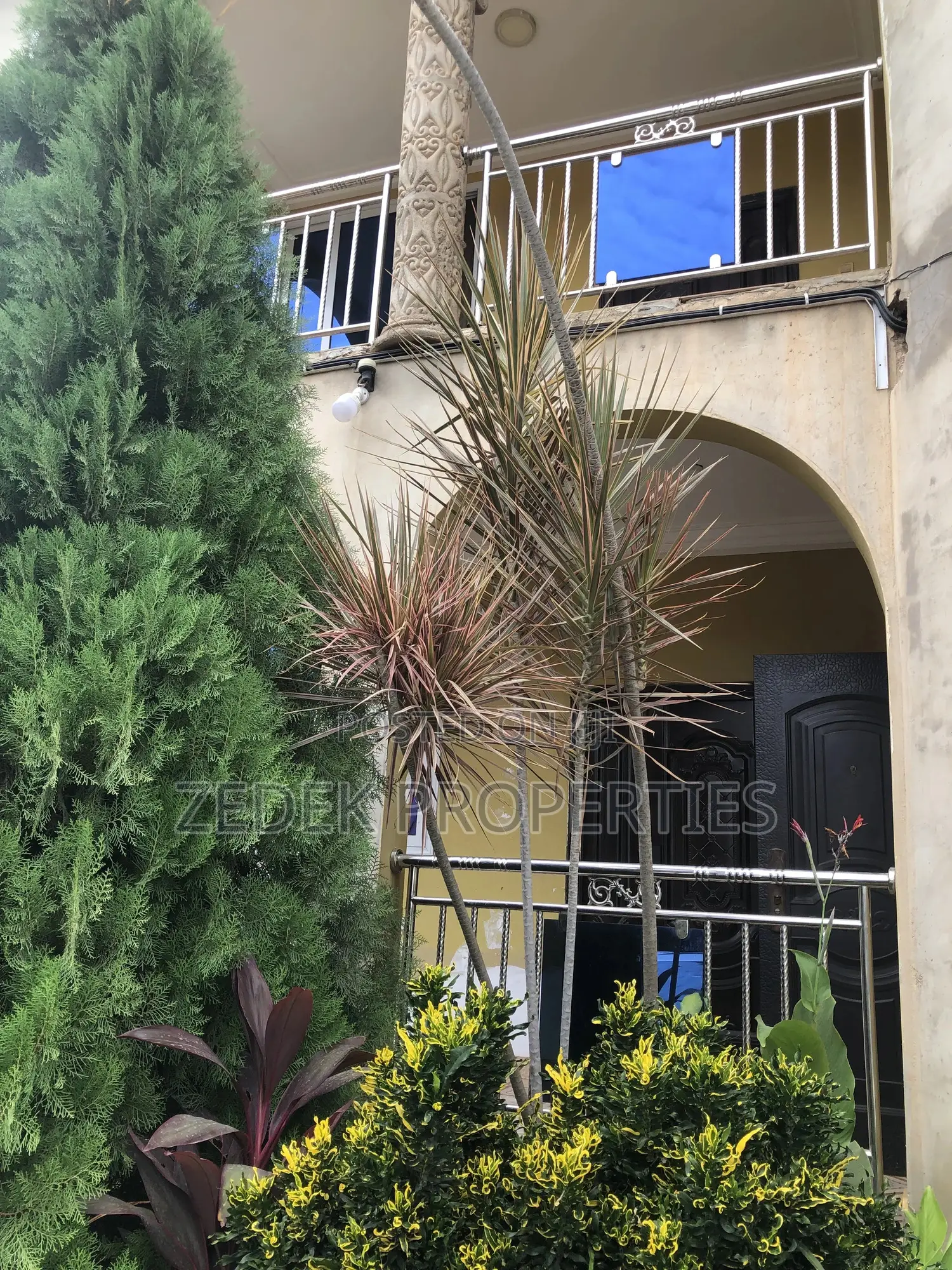 3bdrm Apartment in Kwabenya, Ashomang Estate for rent
